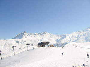 Liften les Lanchettes, med Col du Gollet og Col du Mottet i baggrunden