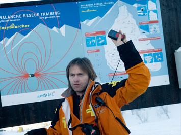 Lokal guide Per Ola forklarer hvordan lavine-bipperen fungerer