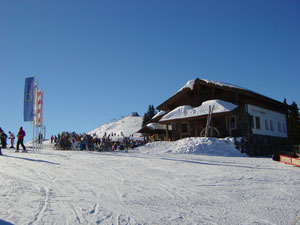 Den hyggelig alm på toppen i Leogang