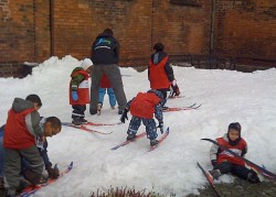 Børnene leger allerede i sneen i Århus