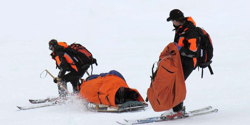 Sådan sikrer du dig den rette erstatning ved en varig skiskade