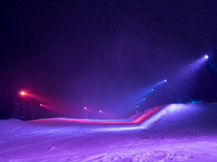 Unik ski park indhyldet i farverigt lys udvider ski oplevelsen i Åre