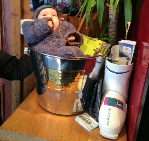 Fik kæreste, fransk familie og baby på ski. Del 2 af 3.